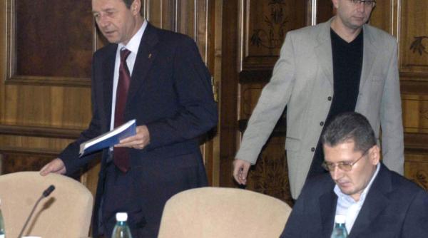 gusa noi replici pentru basescu poate sunt o conserva de caviar adica sunt foarte valoroasa video