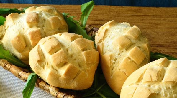 paine dospita cu apa carbogazoasa reteta pentru chifle moi si pufoase