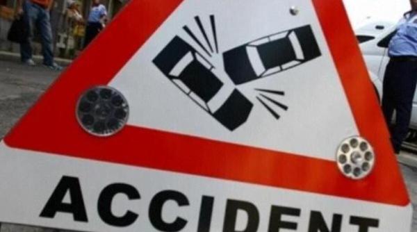 calugari raniti intr un accident produs in calimanesti valcea unul dintre ei a fost preluat de elicopterul smurd