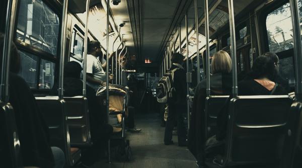 clujul amendat de cncd pentru ca a impus ca in mijloacele de transport in comun oamenii sa poarte haine curate