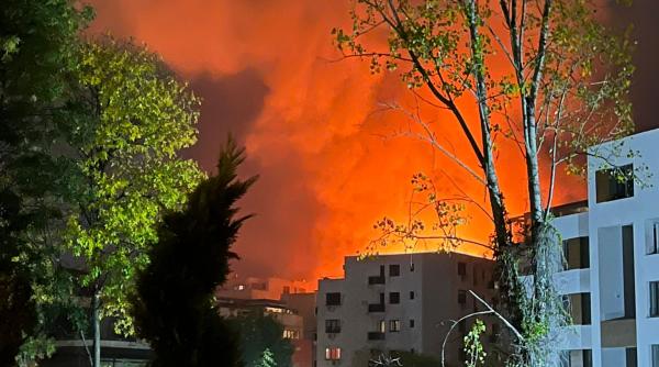 incendiu la un bloc din sectorul 1 ciutacu e intr o zona extrem de greu accesibila masinilor de pompieri