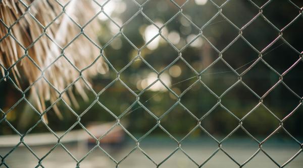 tara africana care castiga bani primind refugiati si face afaceri cu europa