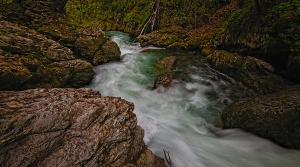 fenomen misterios in bistrita nasaud apa unui rau s a facut rosie video