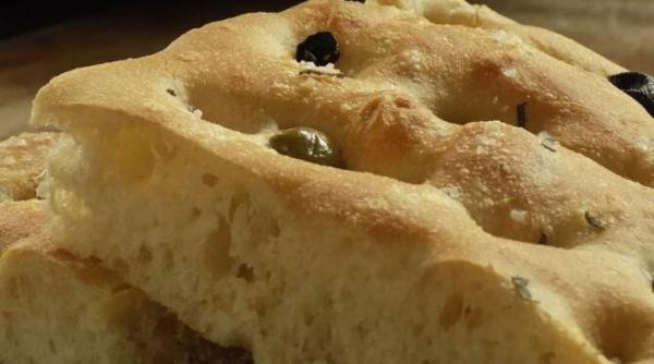 focaccia rapida din doi cartofi si doua linguri de ulei o felie are doar 140 de calorii