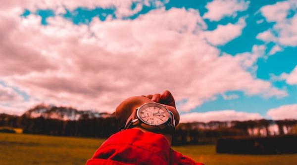 saturn in pesti din martie 2023 influenta majora e ultimul ceas al omenirii