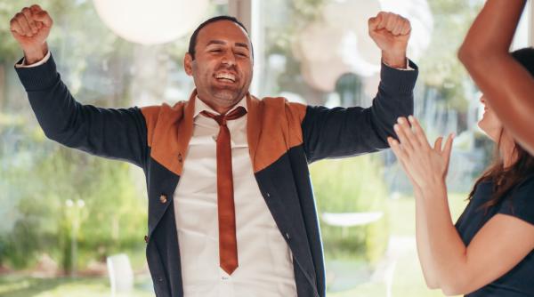 dupa marirea salariala primarii ar putea beneficia si de pasaport diplomatic proiectul de lege a fost depus la senat