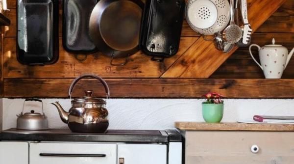 gospodinele pricepute curata oalele si tigaile cu un cartofi un truc util si original