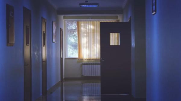 zeci de cadavre in descompunere au fost gasite pe acoperisul unui spital