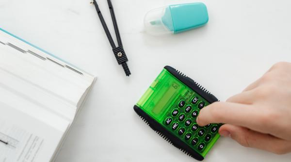 un zvon care a produs paguba multor romani a fost cel legat de iminenta unei reforme monetare vine stabilizarea romania cunoscuse deja doua reforme monetare recente