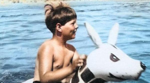 documentar palatul reginei maria din statiunea mamaia si imagini cu regele mihai si printul consort philip sotul reginei elisabeta a ii a a marii britanii reeditate video