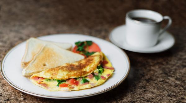 ingredientul pe care sa nu il pui niciodata in omleta ii da o textura cauciucata