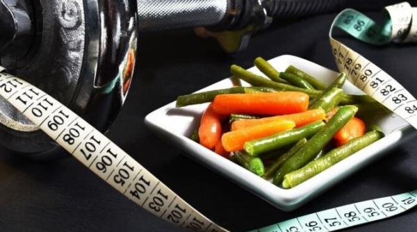 sase alimente inselatoare care ingrasa toti le consuma in speranta ca vor slabi