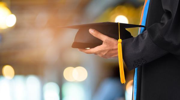 se inmultesc doctoranzii care studiaza cu frecventa redusa