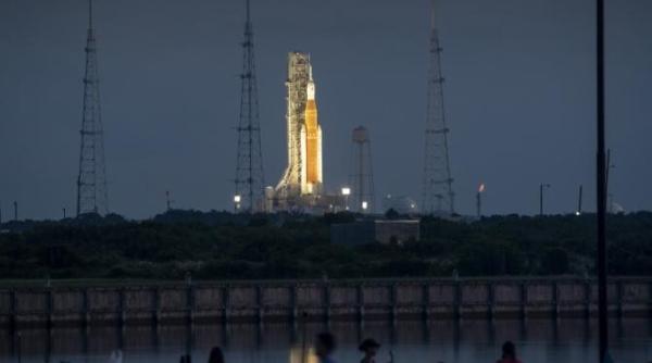 un roman printre inginerii nasa care au construit nava misiunii artemis racheta va fi lansata in noiembrie spre luna