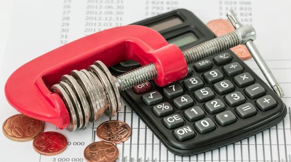 valoarea cosului minim de consum pentru un trai decent pentru o familie de 2 adulti si 2 copii 8 659 lei raport