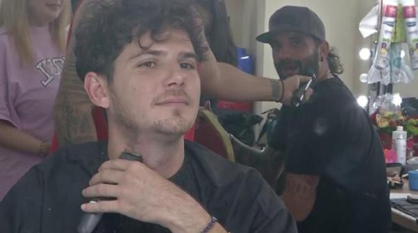 de ce cuza de la noaptea tarziu a renuntat la barba dupa sase ani