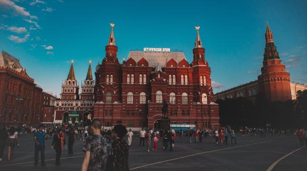 studentii facultatii de jurnalism din moscova numiti ticalosi care este motivul