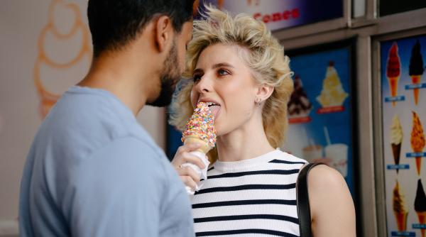 cum sa cuceresti o femeie ghidul complet cu tehnici si sfaturi