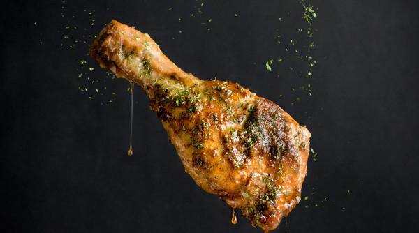 reteta elvetiana pentru cele mai delicioase copanele de pui secretul este sa tai ceapa marunt