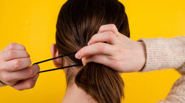 un elastic de par balenciaga costa aproape cat salariul minim pe economie din romania