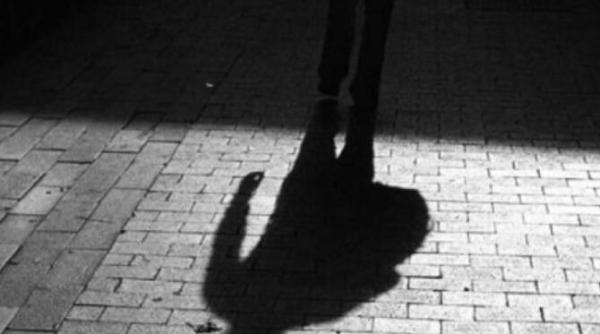 barbat in pielea goala in piata romana prins intr o golaneala de filaj i s a regizat o decizie politica