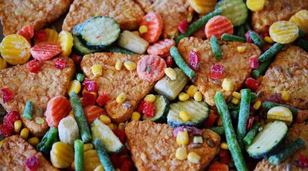 cat timp rezista alimentele in congelator