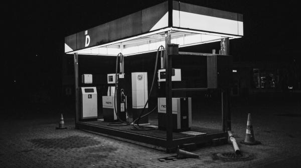 pretul carburantilor a crescut de 13 ori in ultimele 14 zile adrian negrescu anunta cotatii record prapadul urmeaza dupa 5 decembrie