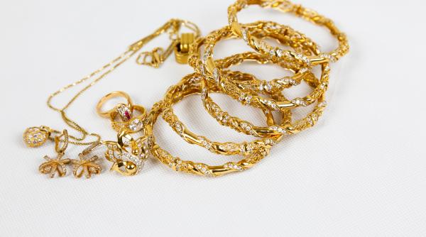 anaf a incasat peste 325 000 de lei din vanzarea a 136 de bijuterii