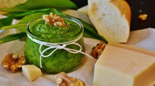 pesto din vinete dovlecei si rosii cherry este gata in 5 minute si e senzational de gustos