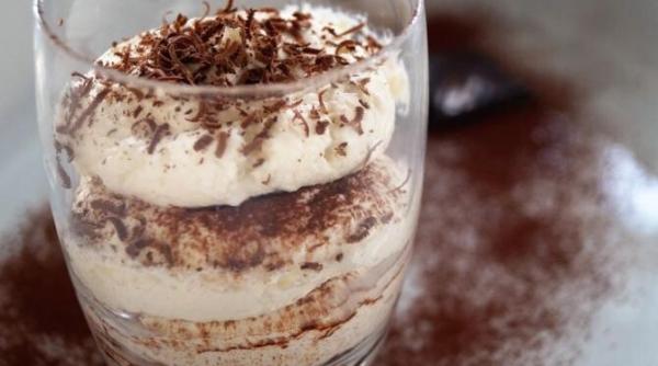 tiramisu la pahar o reteta rapida si usoara pentru un desert cremos si catifelat