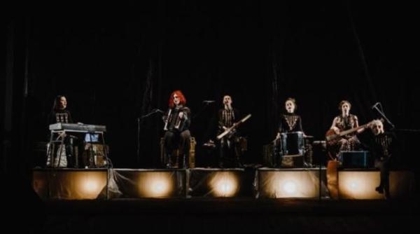 festivalul national de teatru 2022 zece productii internationale vor incerca sa cucereasca spectatorii