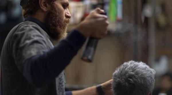 proprietatile neobisnuite ale fixativului de par trucuri cu care puteti rezolva mai multe sarcini cotidiene