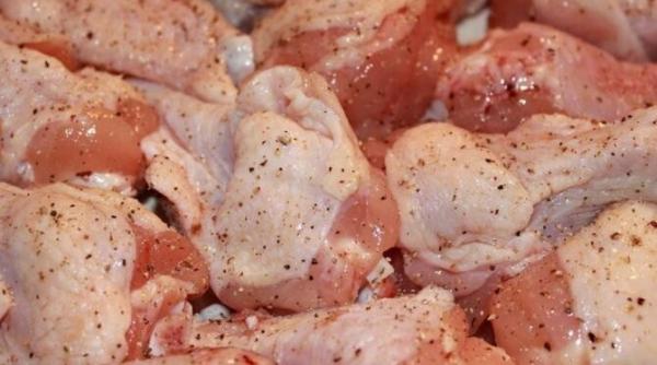 pulpe de pui cu sos din branza feta un preparat fantastic care nu va lasa pe nimeni indiferent