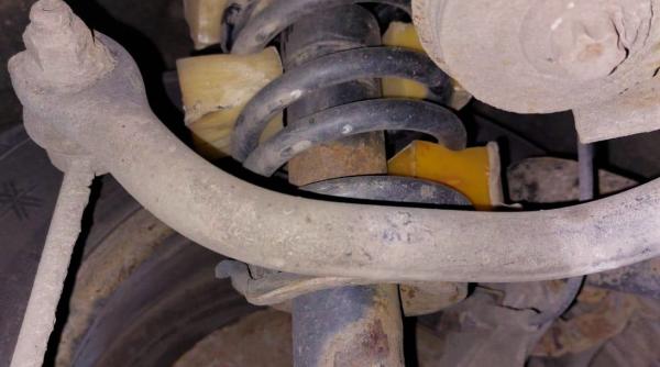 rar reteta perfecta prin care proprietarul unui vehicul si a pus in pericol propria siguranta par arcuri impanate cu bucati de cascaval