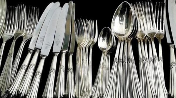 curata argintul innegrit fara bicarbonat de sodiu ai nevoie de doua ingrediente simple din camara