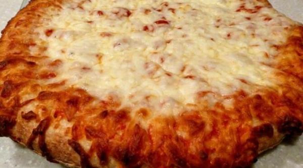 pizza cu aluat din albusuri recomandata de nutritionisti excelenta pentru cei care sunt la dieta