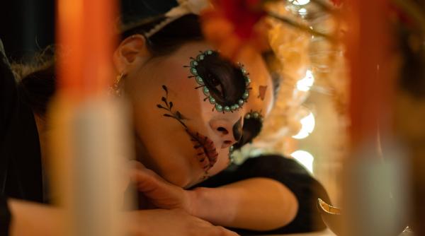 makeup de halloween mirela vescan ca sa intelegem acest tip de machiaj trebuie sa il mentionam pe leonardo vinci la 22 de ani se ducea la morga si studia anatomia umana