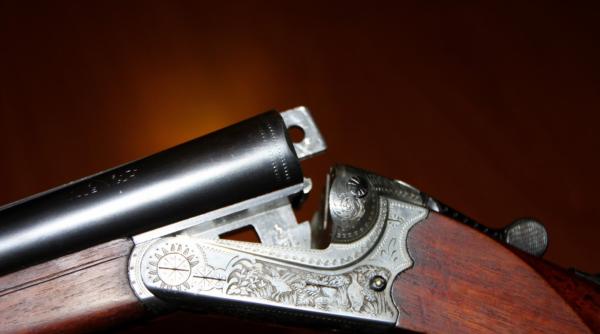 tanar de 19 ani gasit impuscat cu o arma de vanatoare politistii au gasit un bilet de adio