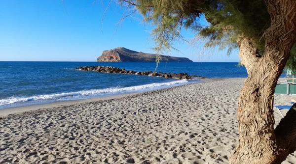 tragedie in creta o bucata de stanca a cazut peste un complex hotelier un om a murit