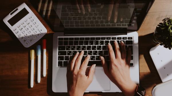 bulai mi a povestit un student ce a fost in camin cand s a luat curentul valcu foarte bine sa mai joace si o baza si o v ati ascunselea si o miuta