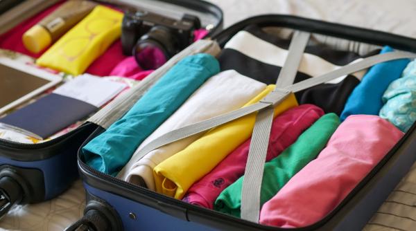 ce contine valiza de alarma a ucrainenilor oamenii isi adauga lumanari lucruri de iarna si medicamente anti radiatii