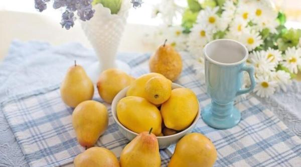 tort cu pere si nuci foarte usor si rapid pana si cei pretentiosi vor aprecia desertul