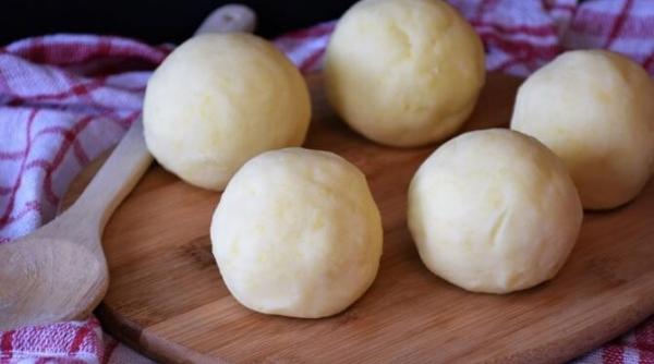 placinta cu ceapa si cartofi rasi crocanta si apetisanta o felie are doar 220 de calori