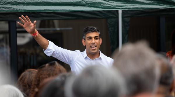 rishi sunak se confrunta cu o criza majora iar unii parlamentari ai partidului conservator profund nemultumiti se pregatesc deja sa il dea jos