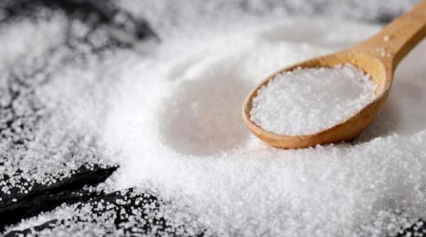 sarea grunjoasa spala curata si degreseaza podelele