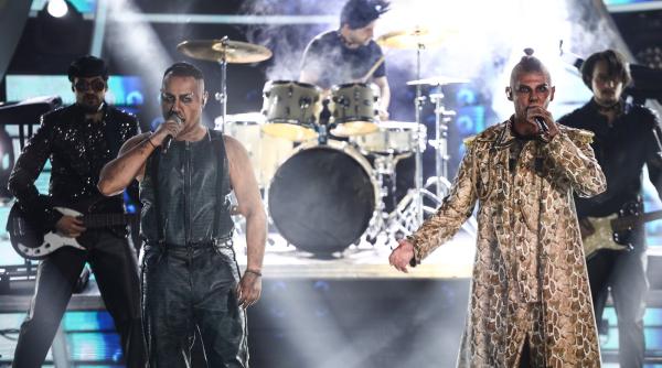 cuza la te cunosc de undeva cand voi fi bunic vreau sa le arat nepotilor mei acest moment