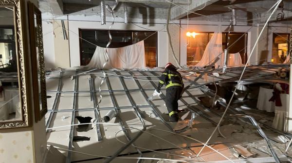 la un restaurant din braila plin de persoane s a prabusit tavanul planul rosu de interventie activat