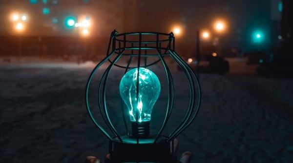 o localitate din romania stinge lumina iluminatul stradal oprit de la miezul noptii din cauza dublarii facturii la energie