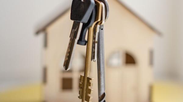 cel mai prost moment pentru un credit imobiliar scenariul mult asteptat de romanii care vor o locuinta foarte probabil ca pretul sa scada