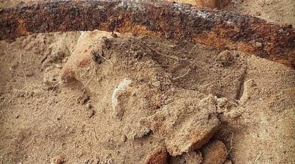 mormantul unui vampir i a uimit pe arheologi cum era prins trupul